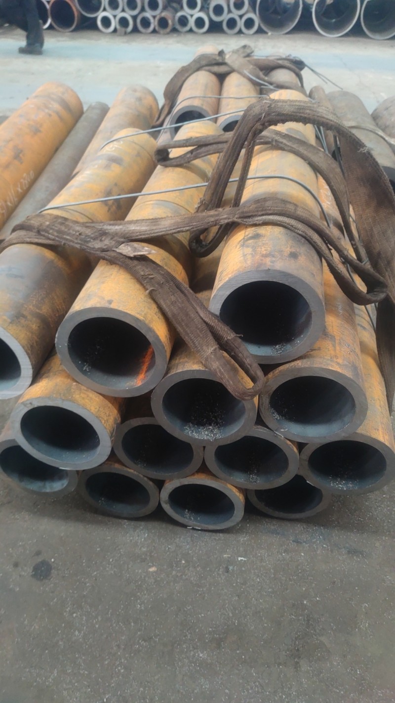 都匀都匀都匀15CrMoG无缝钢管切割